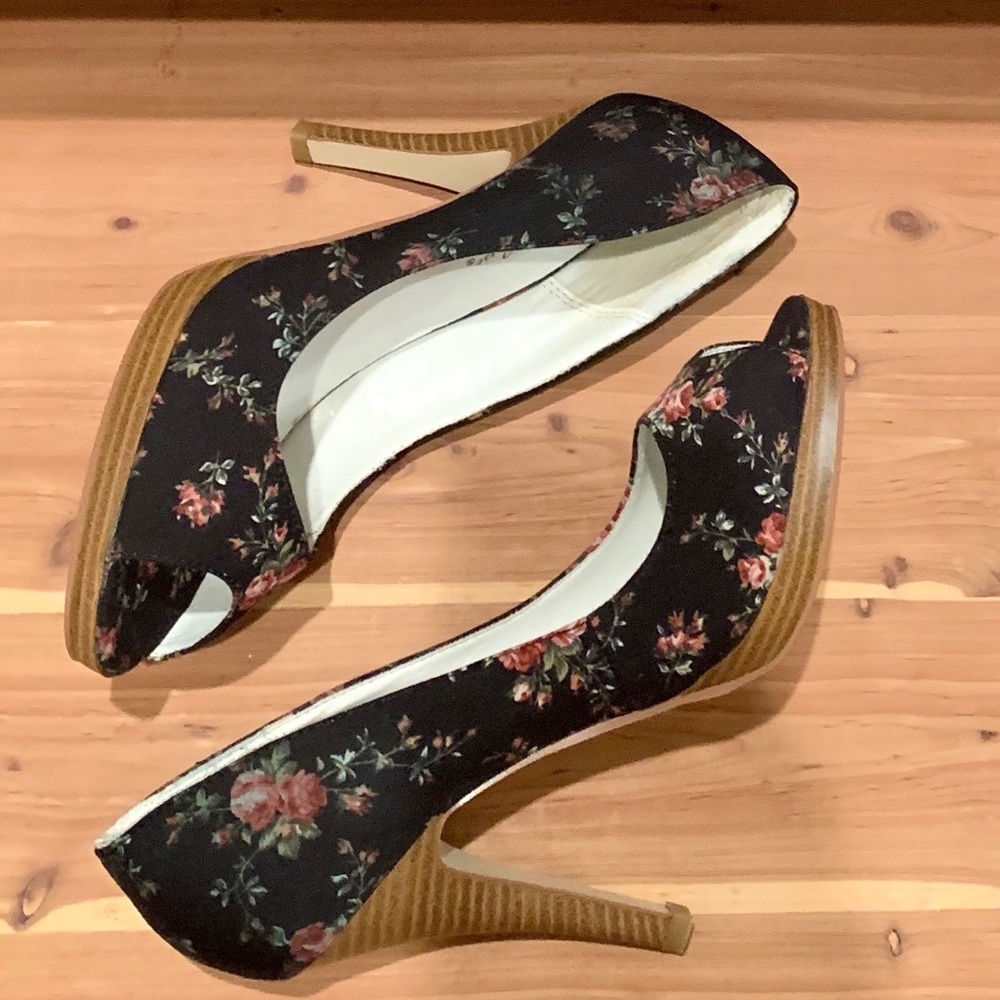 Beautiful Charlotte Russe Black floral heels
